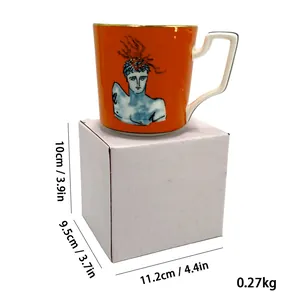 Dimensioni dettagliate della tazza in ceramica Poseidon con design artistico e arancione