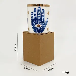 Detaillierte Maße des Keramik-Kerzenbechers mit Fatima-Hand-Motiv und brauner Verpackung