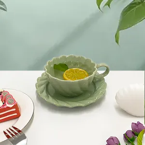 Service à café en céramique vert clair en forme de pétale avec finition émail brillant
