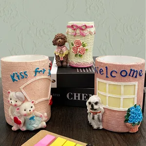 Portapenne vintage in resina con rose e decorazioni di animali per l'organizzazione scrivania