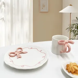 Set di Piatti e Tazze per la Colazione in Ceramica a Forma di Cuore Stile INS Piatto per Dessert Frutta in Ceramica Minimalista Moderna per la Casa