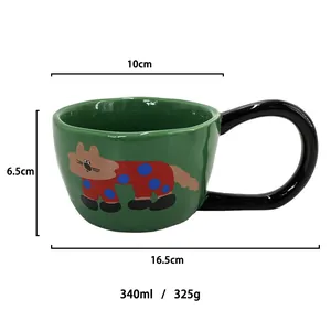 Especificaciones de tamaño para una taza de cerámica verde con capacidad de 340 ml