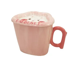Mug en céramique rose avec couvercle 3D mignon et gravure YUMMY sur le rebord