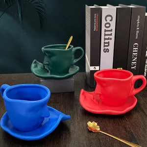 Creative 3D Face Relief Ceramic Coffee Cup And Saucer With Gold Spoon Luxury Artistic Kissing Face Porcelain Mug Home Decor Gift