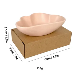 Vista dettagliata del vassoio a nuvola in ceramica rosa con misure 12cm x 7,8cm x 3,5cm