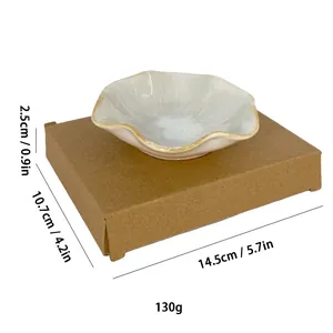 Vassoio per gioielli in ceramica con bordo ondulato e dettagli delle dimensioni in cm e pollici