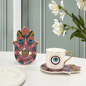 Dettaglio tazzina da caffè turca con malocchio e piattino in ceramica a mano di Fatima