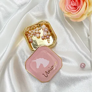 Portagioie in ceramica rosa con unicorno dorato e scritta Unique su tessuto di seta