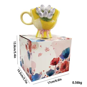 Detailansicht der gelben Tulpen-Keramiktasse mit 17x14,5x13,8cm Verpackung und Abmessungen