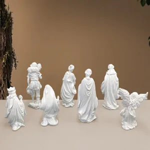Presepe in resina bianca che mostra i dettagli posteriori del set di 7 sculture religiose