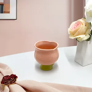 Mug en céramique forme tulipe avec glaçage rose et vert pour dessert ou décoration chic