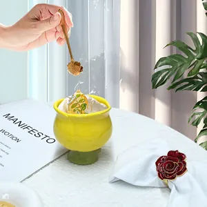 Bol à dessert créatif en céramique tulipe avec base verte et cuillère fleurie dorée