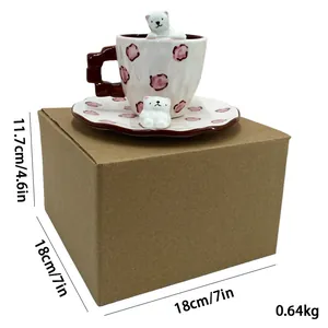 Dettaglio set da caffè in ceramica con orso polare 3D e misure della confezione