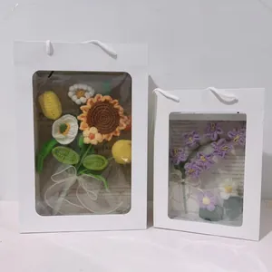 Extra große Maiglöckchen Geschenktüten mit Fenster und handgehäkelten Blumensträußen