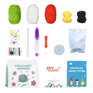 Complete kerst haakset met gekleurd garen en benodigde accessoires voor beginners