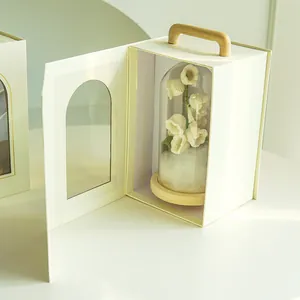 Detalle de luz nocturna de lirio de los valles tejida a mano con cúpula y caja de regalo