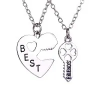 Detail van Best Friends kettingset met bijpassende zilveren hart- en sleutelhangers