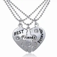 Detail van Best Friends Forever hartpuzzel ketting set met sprankelende strassteentjes