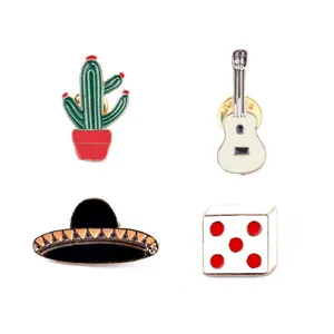 Set di Spille in Smalto Cartoon Cactus Chitarra Cappello Messicano Dado Lega Goccia d'Olio Distintivo da Risvolto per Zaino Abbigliamento Unisex Gioielli
