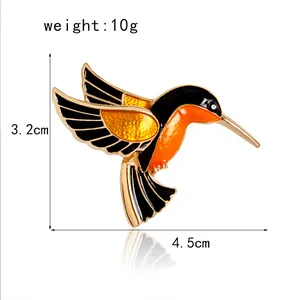 Detaillierte Kolibri-Brosche Größe 3.2cm x 4.5cm mit 10g Gewicht und Gold-Emaille-Design