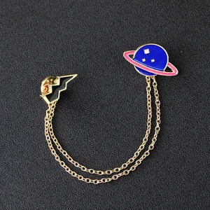 Saturn und Blitz Brosche Ketten-Set mit blauer und schwarzer Emaille-Oberfläche