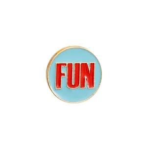 Modische runde FUN Emaille-Anstecknadel in Hellblau mit Goldrand für Kleidung