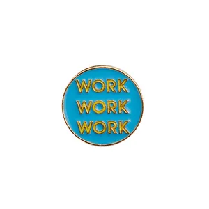 Himmelblaue runde Emaille-Brosche mit goldenem Work-Text für Kleidung und Taschen