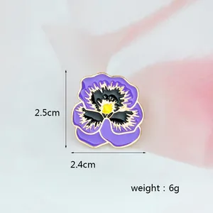 Broche en émail pensée violette avec bordure dorée et centre noir, taille 2.5cm
