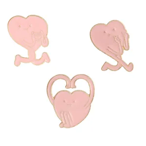 Épingle en Émail Cœur Rose Dessin Animé Broche en Alliage Plaqué Or Badge Cœur Anthropomorphe Bijoux de Mode pour Décoration de Vêtements Sac