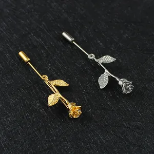 Juego de broches de esmalte rosa en oro y plata con texturas de hojas sobre negro