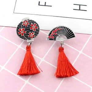 Broches japonaises en forme d'éventail et lanterne avec fleurs de cerisier et pompons rouges