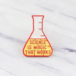 Καρφίτσα Σμάλτου Science Is Magic That Works Κωνική Φιάλη από Κράμα Ψευδαργύρου Εργαστηριακό Σήμα για Σακίδιο Πλάτης Αξεσουάρ Πέτου Δώρο για Λάτρεις της Επιστήμης