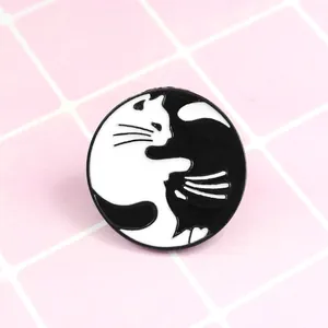 Mignonne Broche Pin en Émail Chat Yin Yang Noir Blanc Badge Animal en Alliage de Zinc Bijoux de Revers pour Femmes Hommes Sac à Dos Vêtements Cadeau