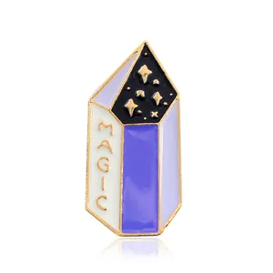 Broche Émail Prisme de Cristal Magique Alliage Doré Dessin Animé Avec Étoiles Magic Texte Bijoux de Mode pour Femmes