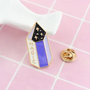 Broche en émail cristal Magic avec étoiles dorées et fermoir papillon doré chic