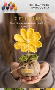 Gros plan d'un tournesol au crochet fait main dans un pot en toile pour décoration