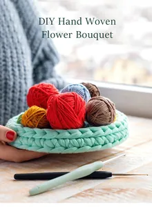 Kit DIY pivoine tissé main avec pelotes de laine colorées et crochets dans un panier