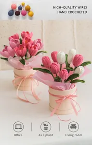 Detailansicht handgehäkelter Tulpenstrauß in hochwertiger Geschenkbox Verpackung