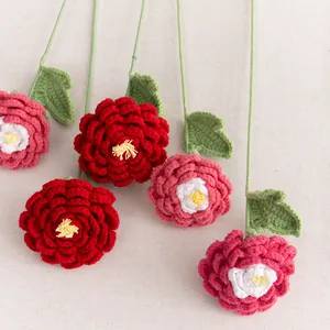 Bouquet de pivoines fait main au crochet rouge et rose pour décoration de table