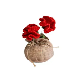 Oeillet en crochet fait main dans un pot en toile de jute pour la fête des mères