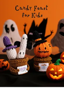 Dettaglio decorazione Halloween all'uncinetto con fantasma e biglietto augurale