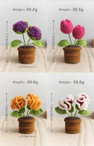 Dettaglio di tulipani e rose all'uncinetto fatti a mano con misure e peso del prodotto