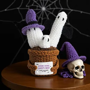 Pianta grassa fantasma di Halloween all'uncinetto fatta a mano con decoro cappello da strega
