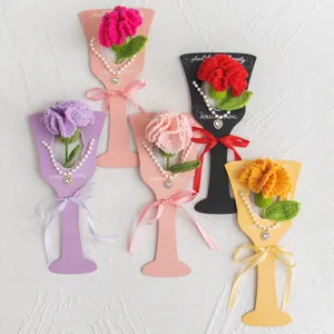 Colliers fleurs au crochet faits main avec perles et pendentifs cœur en couleurs