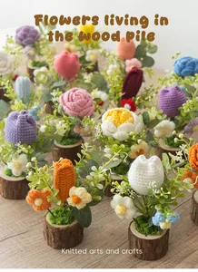 Flores de ganchillo hechas a mano en base de madera con tulipanes y rosas decorativas