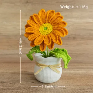 Tournesol au crochet fait main dans un pot en céramique blanche pour décor de table