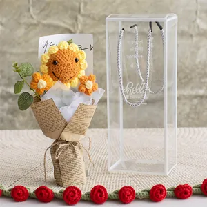 Ramo de girasoles hechos a mano a ganchillo en caja de regalo vintage con sonrisa