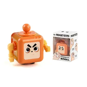Robot fidget cube arancione con joystick e braccia meccaniche per alleviare lo stress