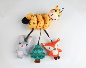 Juguete de peluche en espiral para cochecito con jirafa, conejo y zorro para estimulación