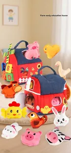 Dettaglio di casette in peluche con animali per l'apprendimento sensoriale dei bambini